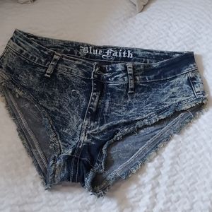 Ladies short with spandex